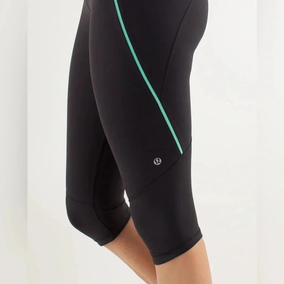 Lululemon Run: Excel Crop Leggings Size 4 - Picture 10 of 10